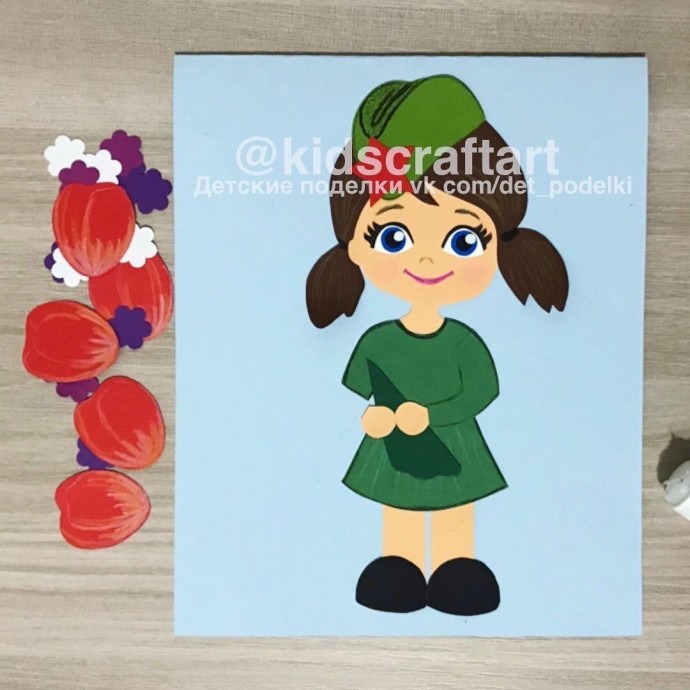 Девочка в пилотке Девочка в пилотке