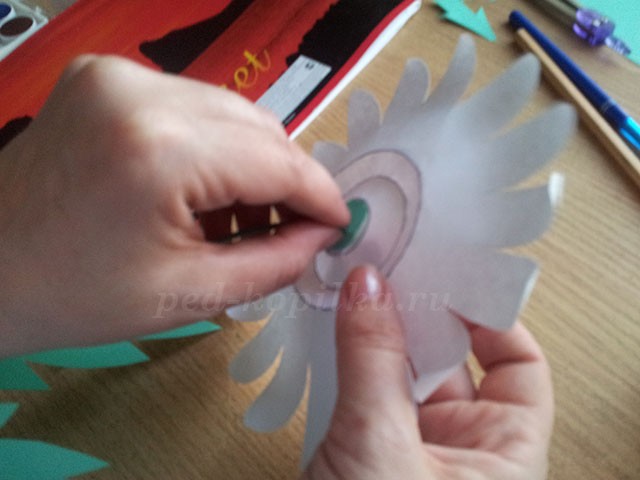 Ромашки из бумаги: мастер-класс, часть 2 Ромашки из бумаги: мастер-класс, часть 2