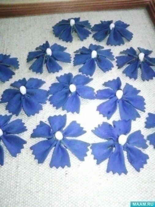Панно "Букет васильков" из макарон Панно "Букет васильков" из макарон