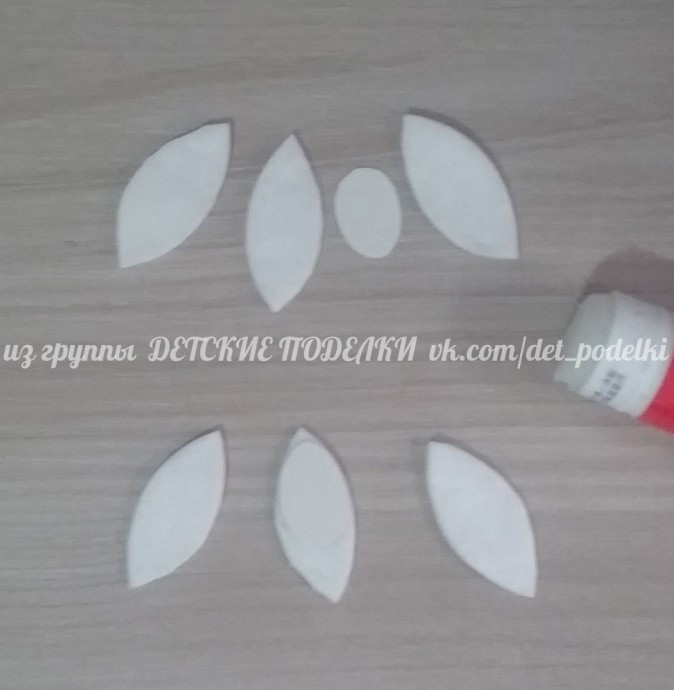 Подснежники из бумаги и ватных дисков