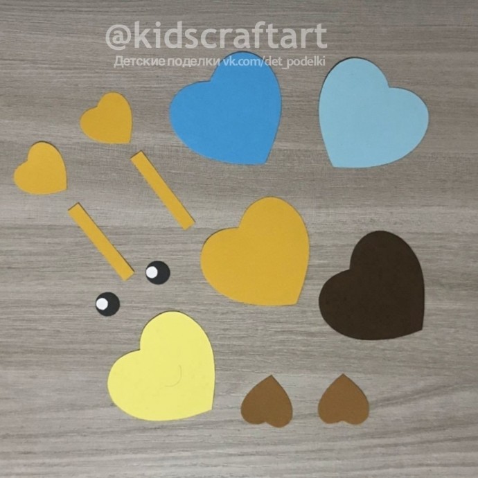 Простая аппликация открытка из сердечек "Пчелка" Простая аппликация открытка из сердечек "Пчелка"