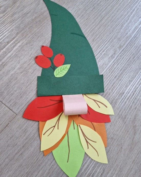 Осенний гномик из цветной бумаги Осенний гномик из цветной бумаги