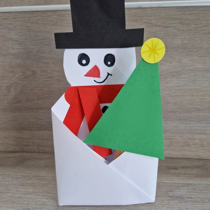 Снеговик с ёлочкой