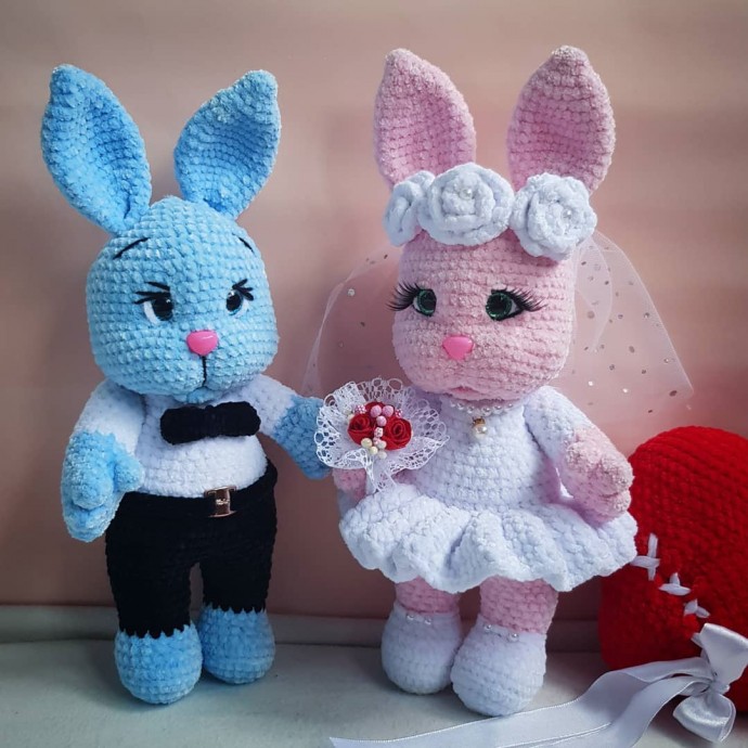 Вязание влюбленных зайчиков