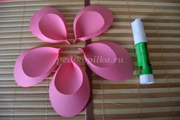 Цветок сакуры из цветной бумаги: часть 1