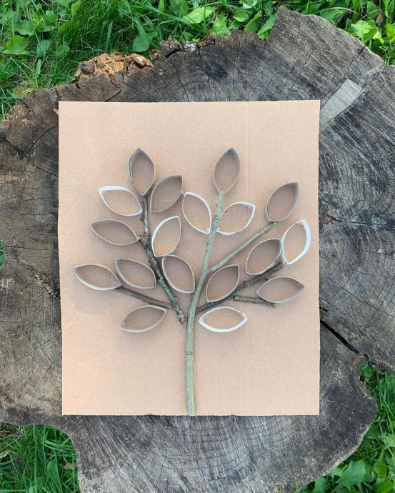 Объёмная осенняя аппликация из картонных рулончиков, веточек деревьев и засушенных осенних листьев