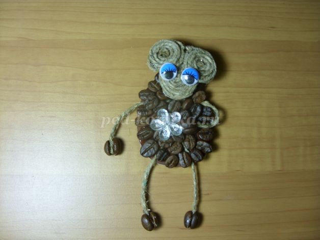 Магнит "Овечка" из кофейных зерен детскими руками: мастер-класс, часть 2