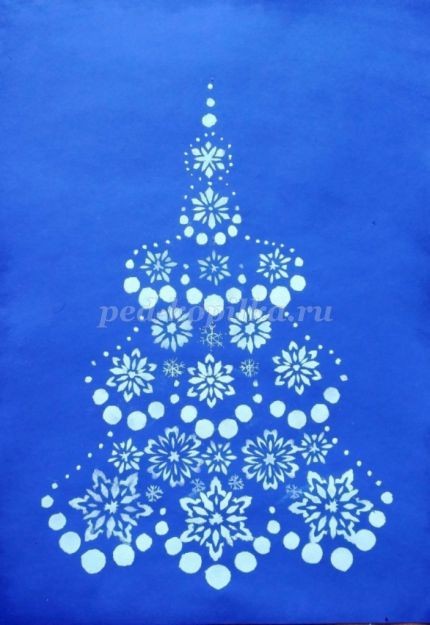 ​Рисуем невероятно красивую ёлочку белую на синем фоне: часть 6