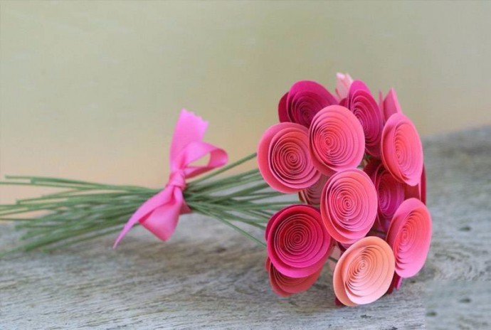 Очень простая техника создания цветов из бумаги Очень простая техника создания цветов из бумаги
