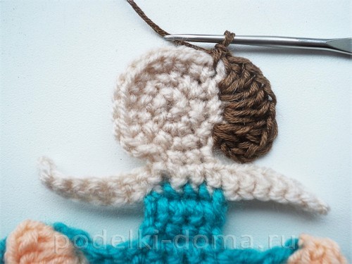 Вязаная куколка