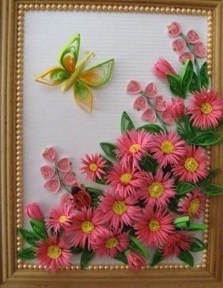 ​Картина с бабочкой возле хризантем