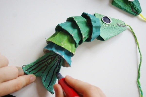 Рыбка из картонной упаковки для яиц Рыбка из картонной упаковки для яиц