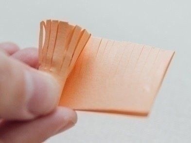 ​Объёмные цветочки из плотной цветной бумаги