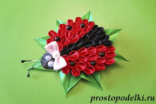 Божья коровка в технике канзаши