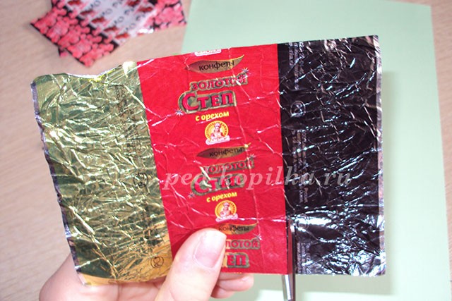 Весенняя аппликация из фантиков от конфет Весенняя аппликация из фантиков от конфет