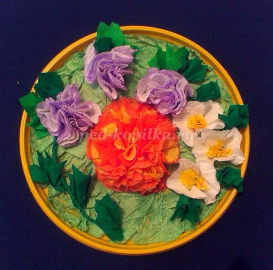 ​Полуобъёмные цветы из бумажных салфеток в технике торцевания