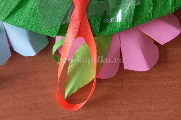 Весенний венок из бумаги детскими руками: часть 3 Весенний венок из бумаги детскими руками: часть 3