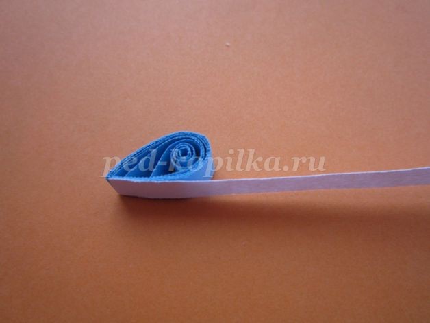 Новогодняя открытка детскими руками: квиллинг, часть 1