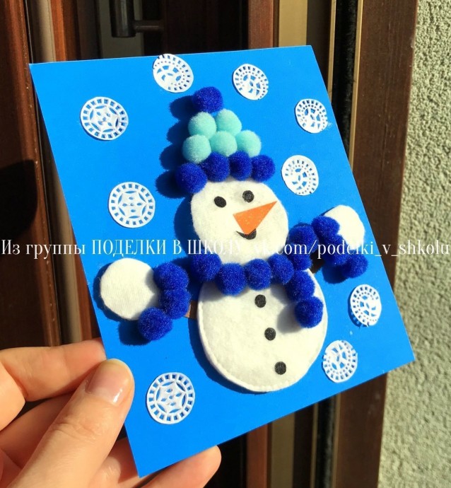 Снеговичок из ватных дисков и помпонов Снеговичок из ватных дисков и помпонов
