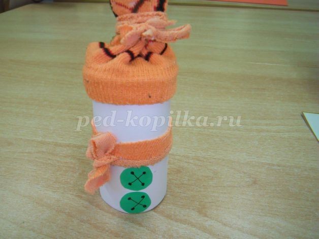 Снеговик из рулончика от туалетной бумаги: часть 1