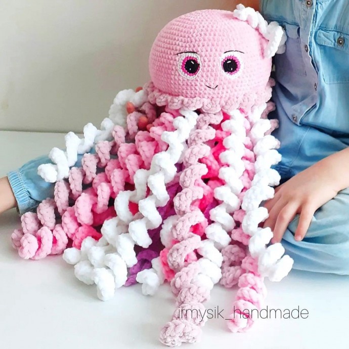 Медуза со спиралевидными щупальцами Медуза со спиралевидными щупальцами