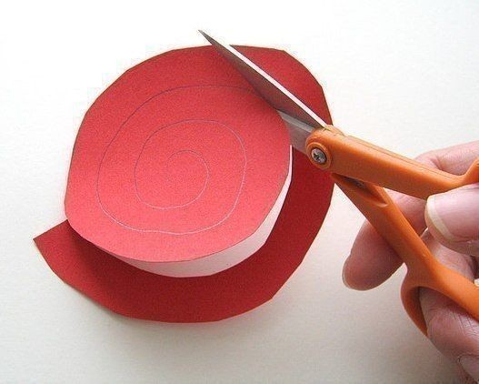 Розочки из бумажных спиралек