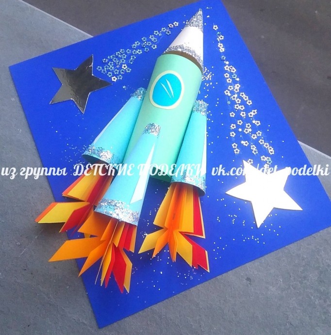 Ракета в космосе