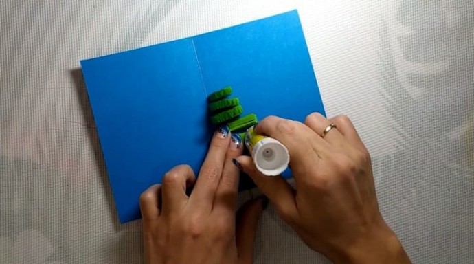 ​Мастер-класс по изготовлению ёлочки из бумаги и картона детскими руками