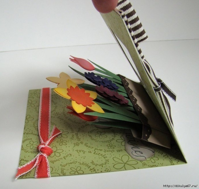 Открытка с цветами из бумаги
