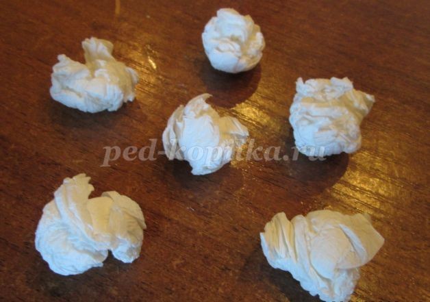 Ёлка из салфеток детскими руками: новогодний мастер-класс, часть 4