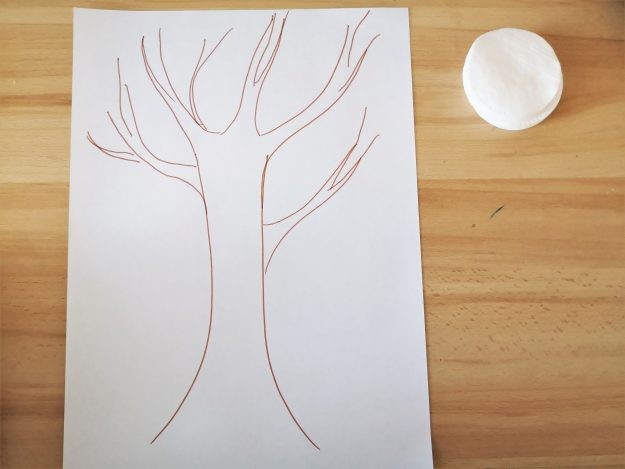 Дерево из ватных дисков