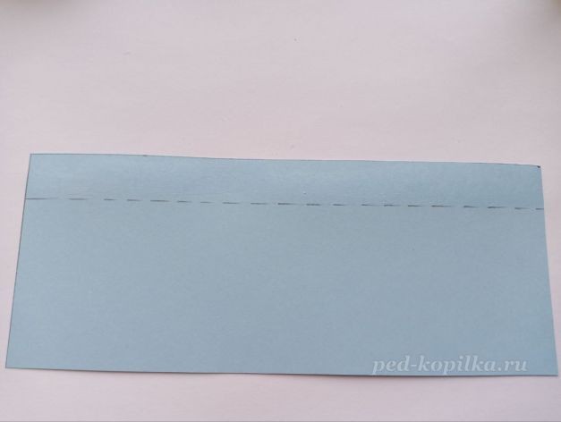 Самолёт из бумаги детскими руками