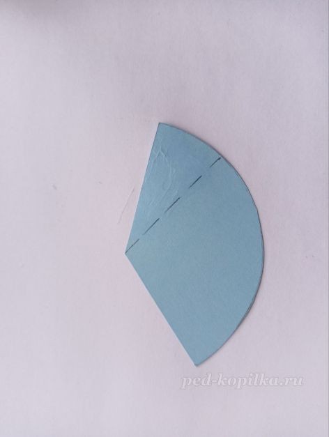 Самолёт из бумаги детскими руками