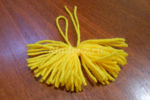 Цветы из пряжи и цветной бумаги