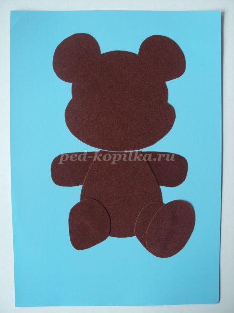 Аппликация из бархатной цветной бумаги: медвежонок
