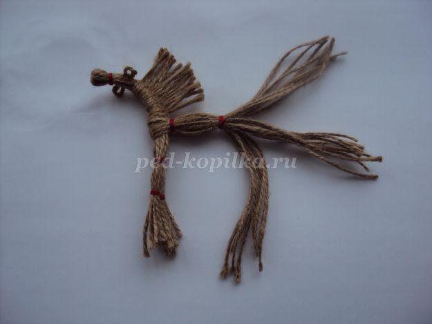 Конь и коза из шпагата детскими руками: часть 2