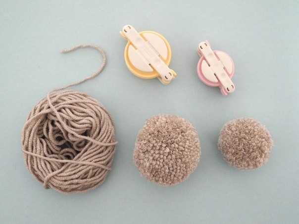 Зайчик из помпонов Зайчик из помпонов