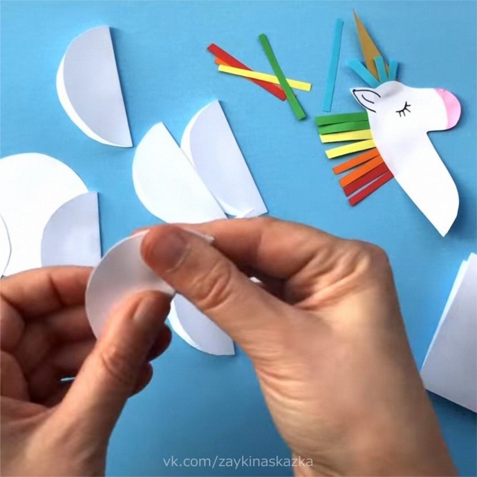 Единороги из цветной бумаги