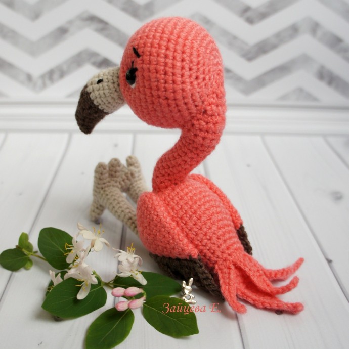 Маленький розовый фламинго