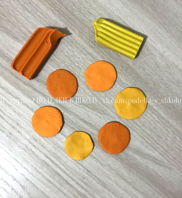 ​Осенние поделки: пластилиновая аппликация "Тыква"