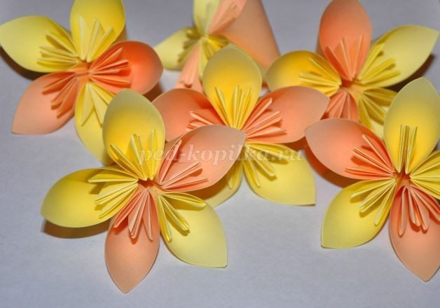 Кусудама: бумажный цветочный шар Кусудама: бумажный цветочный шар