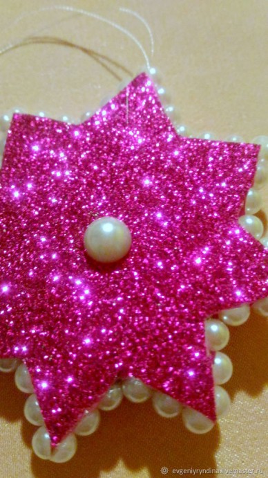 Мастерим с детьми елочную игрушку — звёздочку из фоамирана Мастерим с детьми елочную игрушку — звёздочку из фоамирана