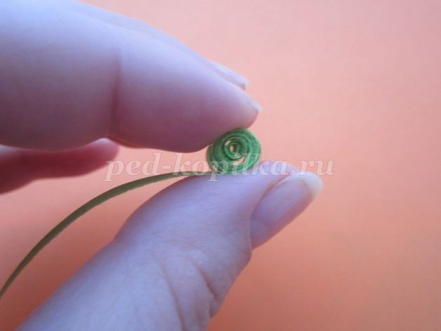 Объёмная новогодняя ёлка в технике квиллинг: часть 1