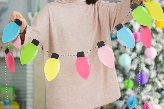 Праздничная гирлянда из лампочек