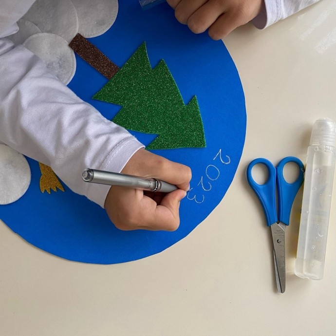 Интересная аппликация "Выпал первый снег" Интересная аппликация "Выпал первый снег"