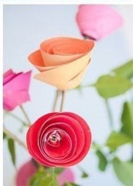 ​Розы из цветной бумаги