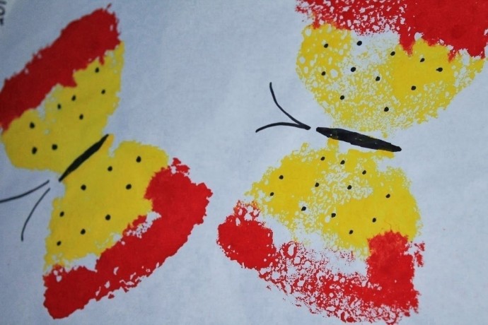 Рисуем губкой бабочек
