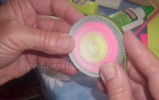 Объёмный квиллинг из гофрированного картона: мастер-класс Объёмный квиллинг из гофрированного картона: мастер-класс