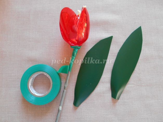 Красные тюльпаны из пластиковых ложек: часть 2 Красные тюльпаны из пластиковых ложек: часть 2
