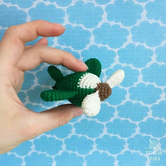 ​Самолетик из пряжи